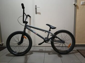 Bmx freestyle bicykel plus prilba ako nové