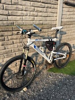 Celoodpružený horský bicykel