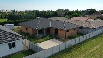 4 IZBOVÝ RODINNÝ DOM V SLEPEJ ULIČKE PRI DUNAJSKEJ STREDE