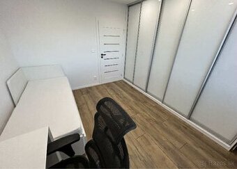 Na prenájom izba v zrekonštruovanom byte v Bratislave