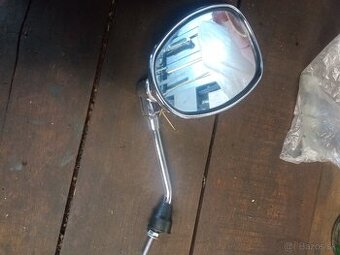 Predám spätné zrkadlo.