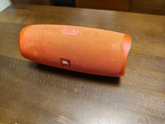 JBL charge 4