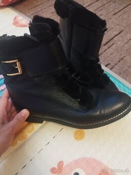 Kožené, kotníkové zateplené topánky - veľkosť 39