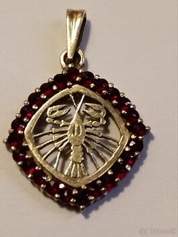 Strieborný prívesok s Českým granátom -polatene