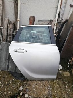 Astra j zadné dvere