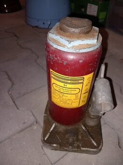 Predám hydraulický zdvihák