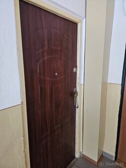 prenajmem 2 izbový byt s balkónom, Daxnerova u.TISOVEC