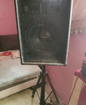 Mix plut zosilňovač  a reproduktor a stojan