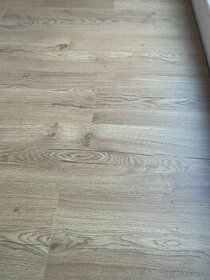 Drevená podlaha Egger Pro dub Preston hnedý