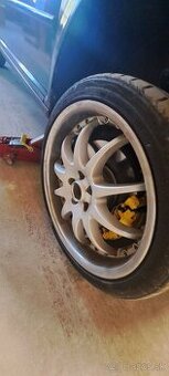 R18