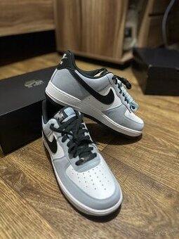 Nike Air Force 1 '07 LV8