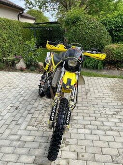 Suzuki drz400