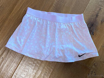 Nike - športová sukňa s kraťasami