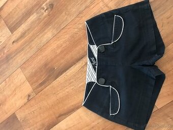 GUESS originál damske kratasy S