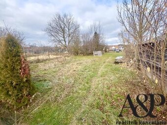 NA PREDAJ POZEMOK NA VÝSTAVBU RD, 562M2, OSUSKÉ, okr. SENICA - 1