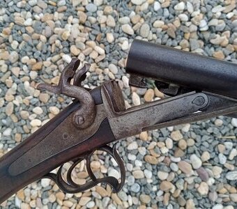 Starožitna brokovnica z 19. storočia