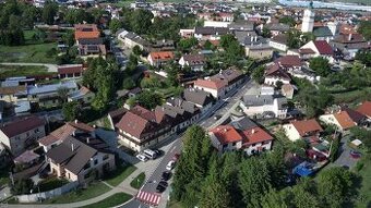 Na predaj 3-izbový podkrovný byt s loggiou v historickom cen