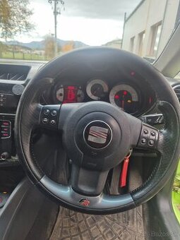 Predám trojramenny kožený volant s airbagom pre Seat leon FR
