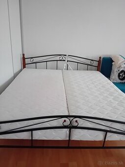 Manzelska postel s matracmi