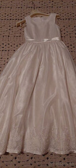 Predam šatý na prve svete primanie