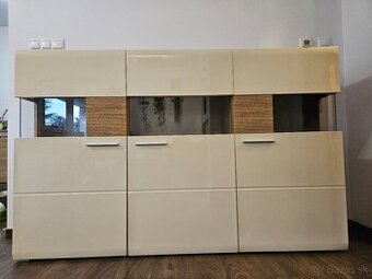 Komoda a stolik pod TV