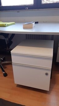 Predam kontajner ku kancelarskemu stolu