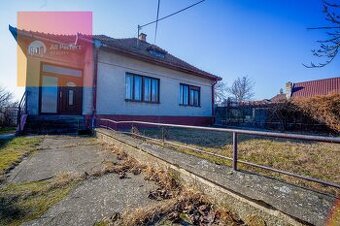 Na predaj rodinný 3,5 izbový dom pred rekonštrukciou v Šinta