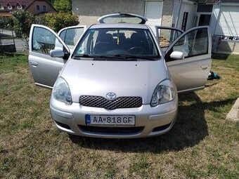 Toyota yaris 1.3 automat 2004, 64 kW (87 k) r.v.2004