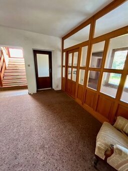 Nadštandardný rodinný dom, 8.izieb, pozemok 1487 m2, Čermáň