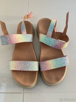 Trblietave sandale