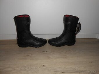 Predam nove damske kozene moto cizmy znacky RST TUNDRA CE
