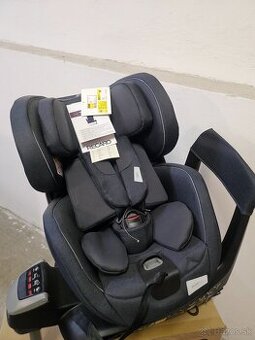 Otočná autosedacka recaro salia