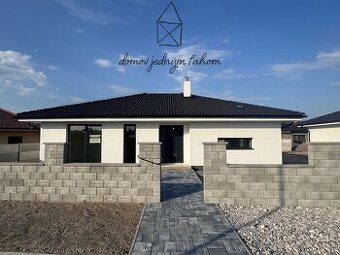 PREDAJ, skolaudovaný 4-izbový rodinný dom, Lehnice - Sása, l