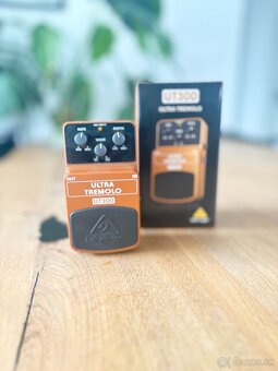 Behringer UT300 Tremolo