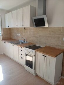 Handlová-slnečný  3-izbový veľkometrážny byt.