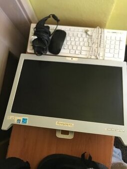 Predám straší počítač lenovo ide všetko.