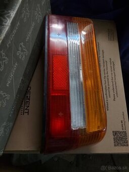 Pravé zadné svetlo peugeot 309