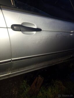 Práve predné dvere BMW E46