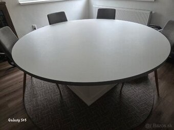 Novy okruhly jedalensky stol 185cm
