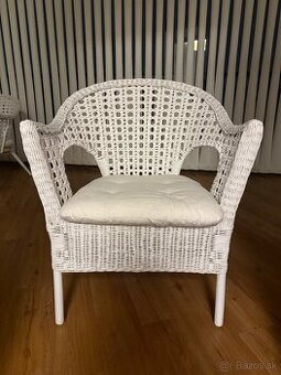 IKEA biele prútené kreslá