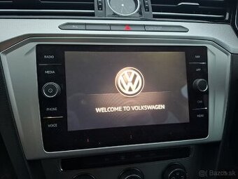 displej autorádia Passat B8