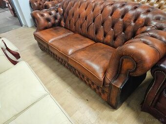 CHESTERFIELD ŠTÝL,SEDAČKA-KOŇAKOVEJ FARBY