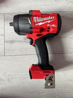 Predám rázový uťahovák Milwaukee M18 FHIW2F12
