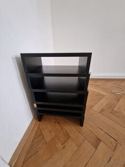 stojan pod monitor