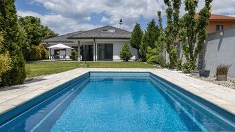 🏡Luxusný 4-izbový bungalov s garážou,bazénom v obci Šoporňa