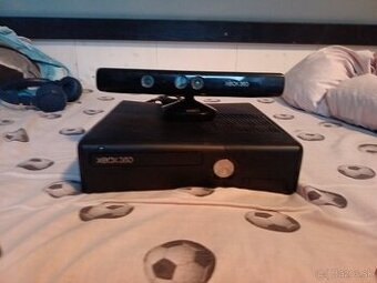 Xbox 360 + Kinect + 2 Ovládače +5 Hry