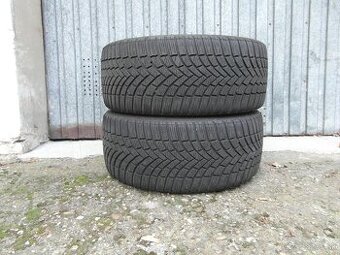 225/40 R18