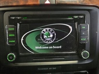 Predám 2 Din dotykové autorádio originál Škoda