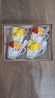 Šálky s lyžičkami