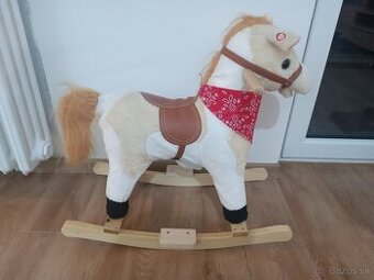 Hojdací koník so zvukmi